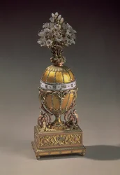 Osterei in Form einer Vase mit Blumen, 1899